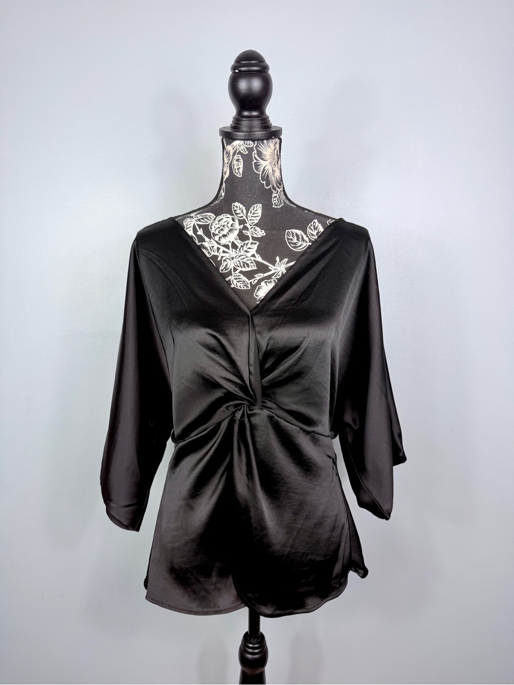 Pleione black open back faux wrap quarter sleeve batwing silky top size medium